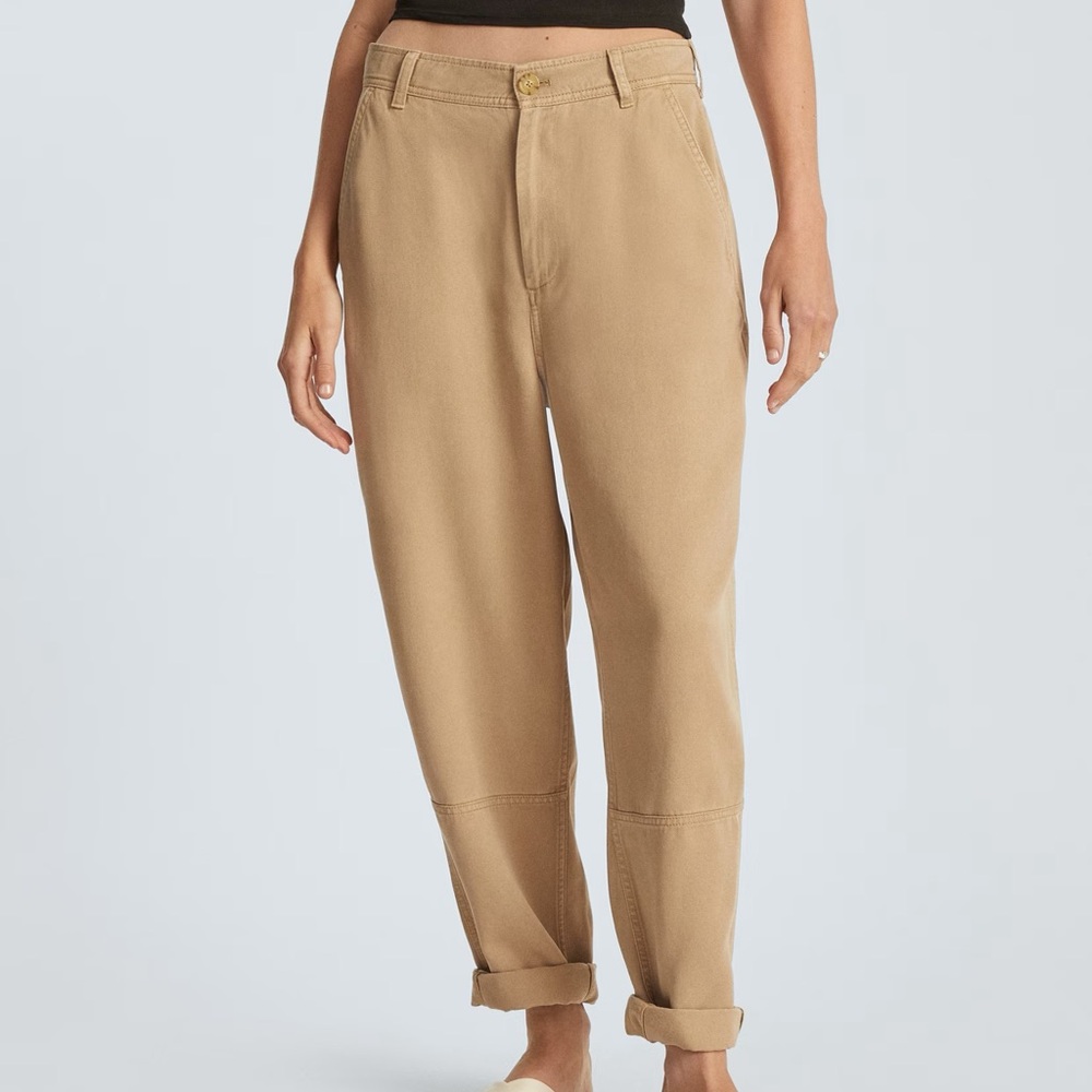 Everlane Relaxed Chino in Buttersoft fabric in Dark Khaki color